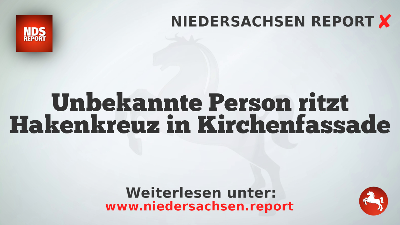 Unbekannte Person ritzt Hakenkreuz in Kirchenfassade